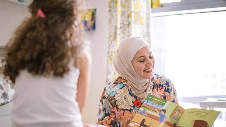 قصص ساعدتني في علاج الغيرة عند الأطفال 7 قراءة قصص الأطفال