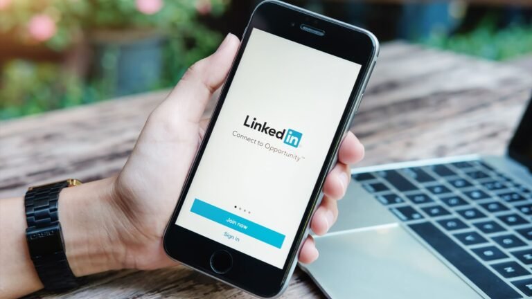 التسويق الذاتي وبناء هوية رقمية فريدة في بيئة الأعمال 1 449 566610 linkedin.hero - كلنا أمهات