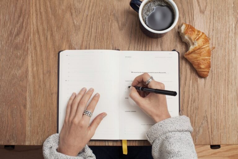 نصائح من مدربة الحياة هناء بركات لتحقيق الأهداف والأحلام 3 cathryn lavery fMD Cru6OTk unsplash - كلنا أمهات