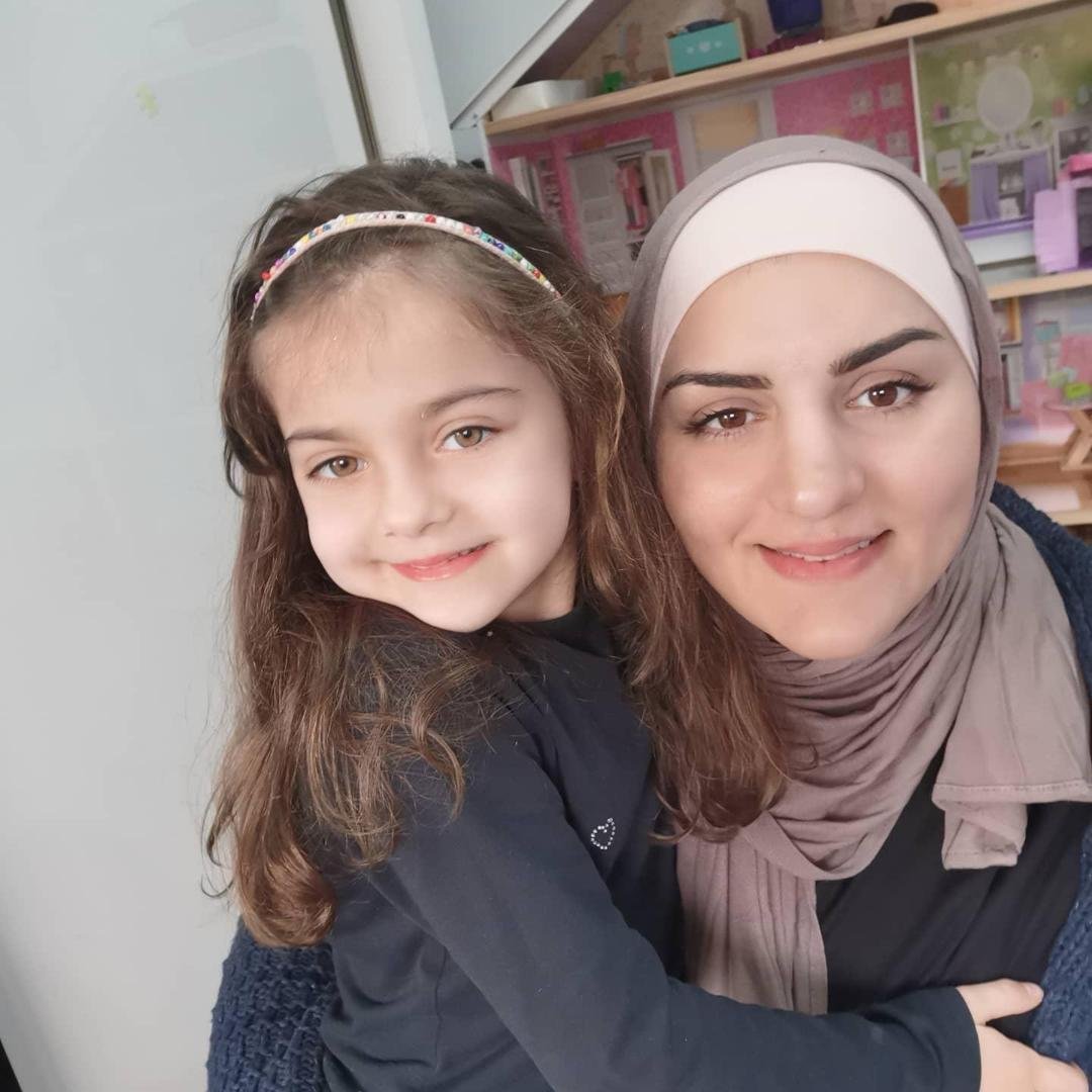 قصة نجاح كاتبة قصص أطفال لينا أبو سمحة بعلاج ابنتها "ميريانا" المصابة بشلل الدماغ 1 ميريانا 3 - كلنا أمهات