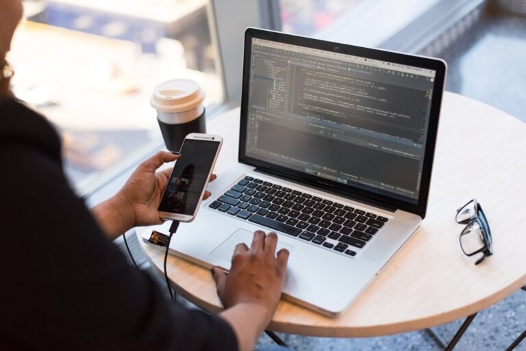 كيف أبدأ تجارة إلكترونية من المنزل؟ 2 التجارة الإلكترونية من المنزل.jpg00 - كلنا أمهات