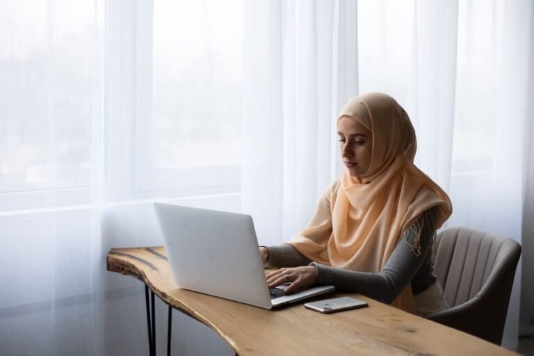 قصة نجاح أم ملهمة حنين الخياري باحثة سعودية في الغربة 1 حنين الخياري ي - كلنا أمهات