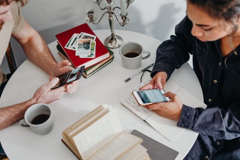 كيف يؤثر إدمان الهاتف المحمول على الحياة الزوجية؟ 6 pexels photo 3692887 - كلنا أمهات
