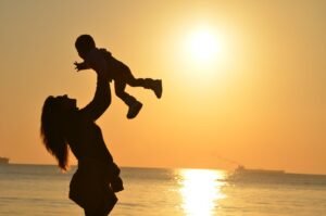 التحيز ضد الأمهات في العمل_كلنا أمهات