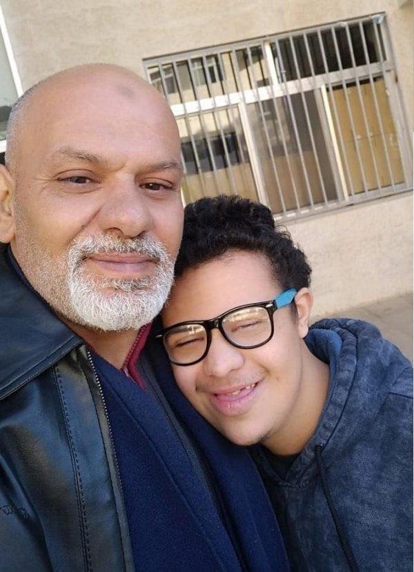 الأستاذ ناصر الشيخ ذيب - قصة نجاح أب فاضل لطفل ملائكي مصاب بمتلازمة داون 2 قصة نجاح ناصر 600x829 1 1 - كلنا أمهات