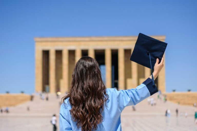 كيف أدعم ابني في اختيار تخصص الجامعة؟ 1 اختيار تخصص الجامعة_كلنا أمهات