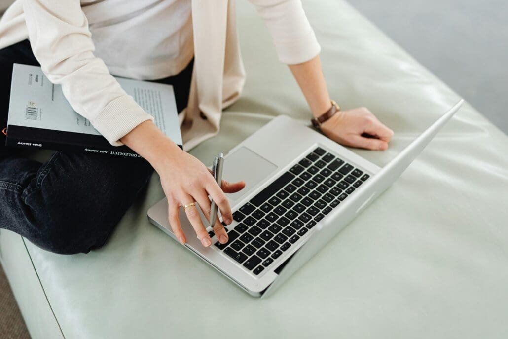 كيف تبدئين البحث عن وظيفة خدمة عملاء عن بعد؟