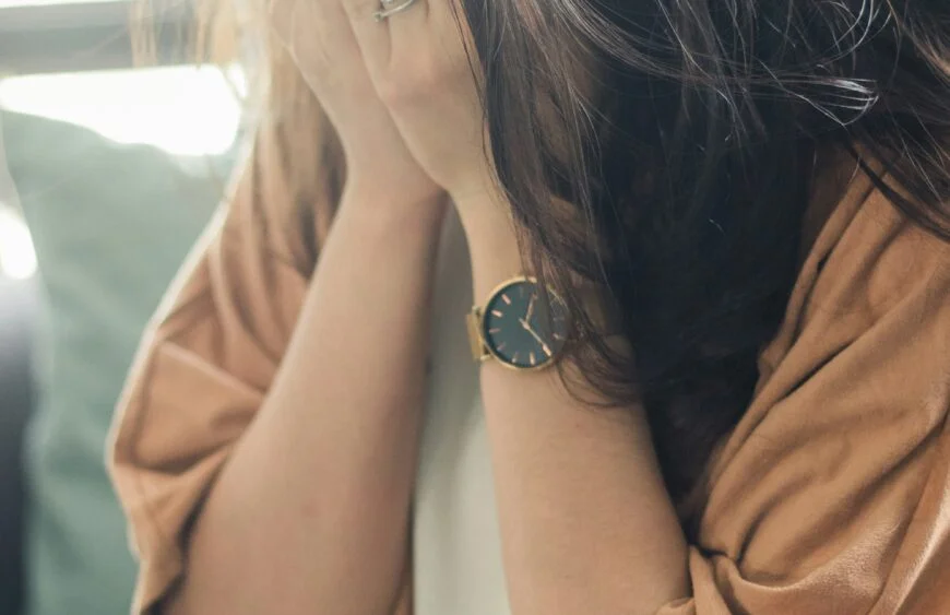 شعور الأم بالذنب، بين الإحساس والحقيقة. نصائح للامهات للتخفيف من الإحساس بالذنب 1 fa barboza yRB81uWKK M unsplash 870x563 1 - كلنا أمهات