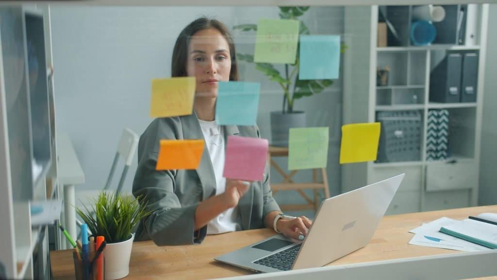 وظائف عن بعد للنساء بعد الانقطاع عن العمل: كيف تختارين البداية المناسبة 3 pexels silverkblack 36712976 - كلنا أمهات